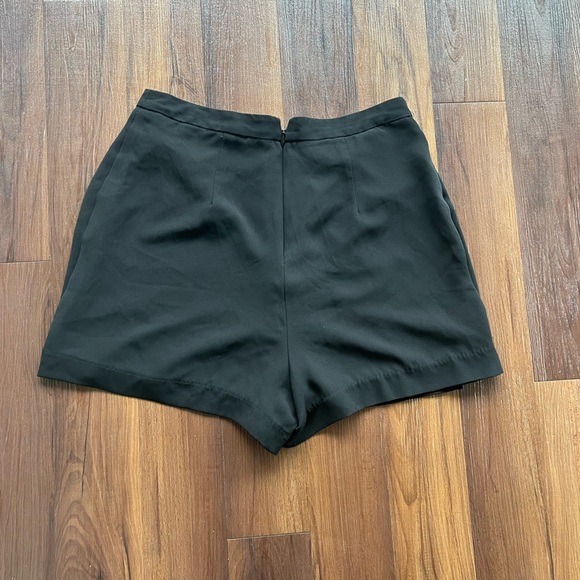 BCBGMaxAzria high waisted pleated black shorts small - Picture 2 of 2